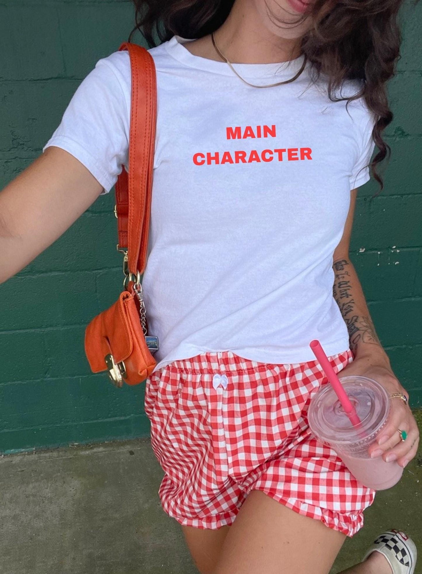 Main Character Baby Tee – Perfect for Those Who Own Every Room, Trending Y2K Aesthetic Graphic Print Tee